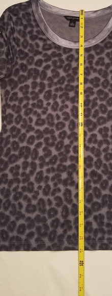 Size S Cute soft Tee  "Banana Republic" - Picture 3 of 4